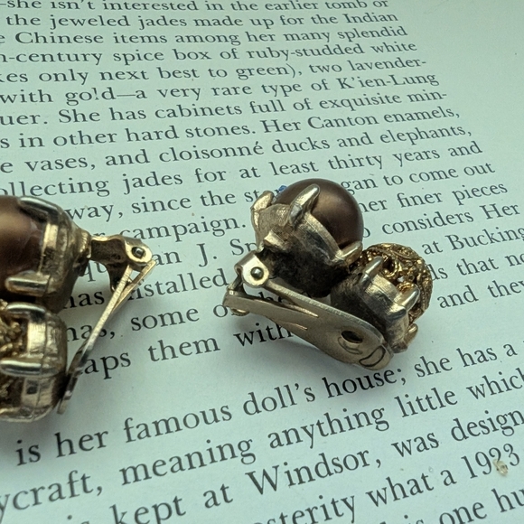 Elegant Gold and Brown Clip-On Earrings - Picture 5 of 7